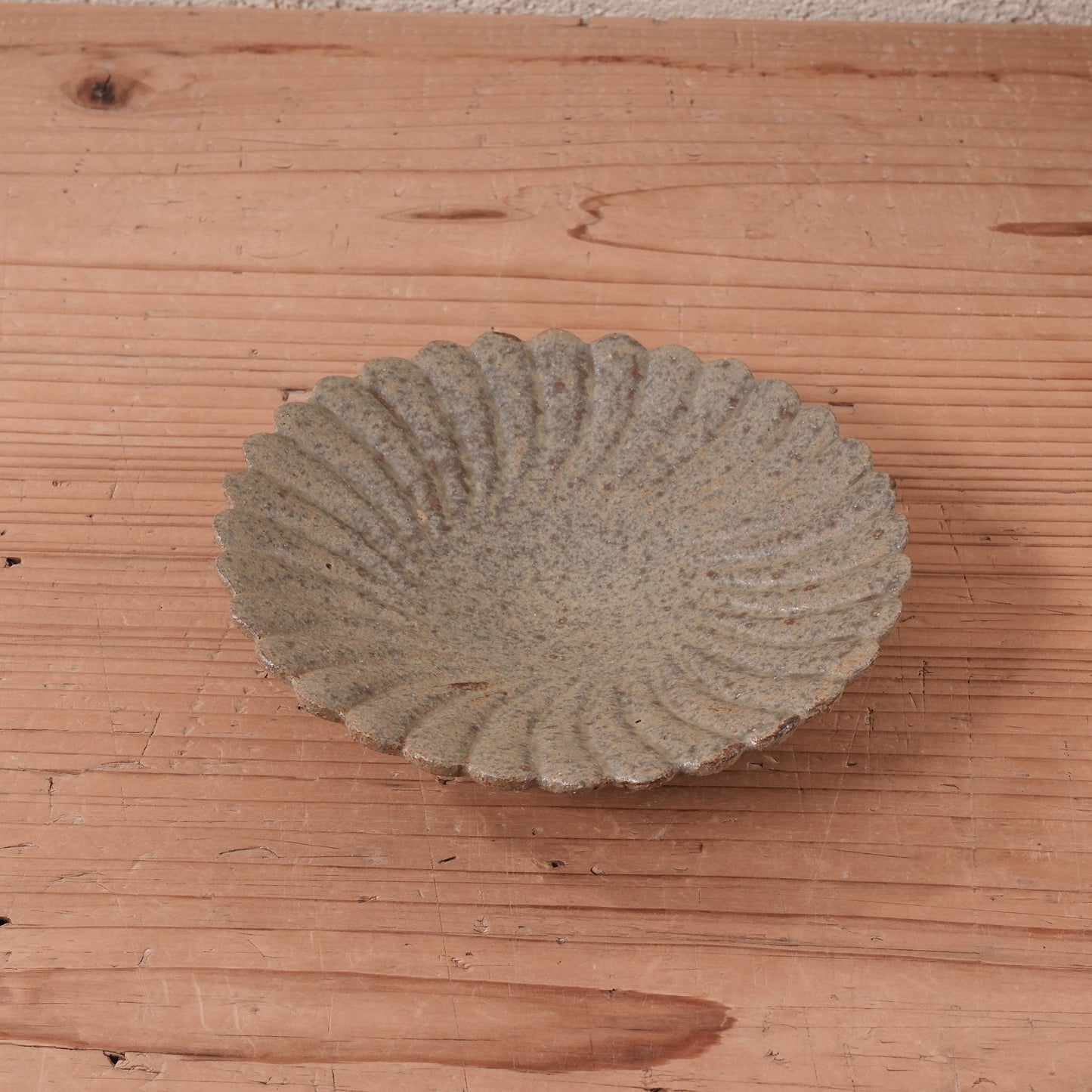 [ てしま島苑 ] 型打皿-小 本鷹唐辛子釉-1