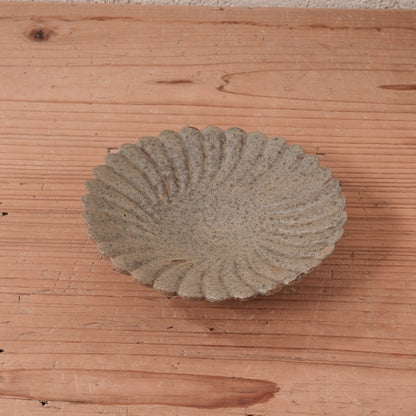 [ てしま島苑 ] 型打皿-小 本鷹唐辛子釉-1