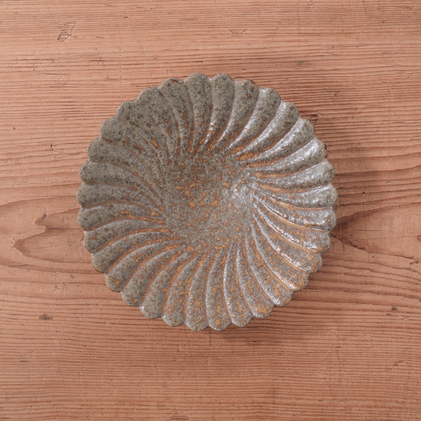 [ てしま島苑 ] 型打皿-小 本鷹唐辛子釉-2