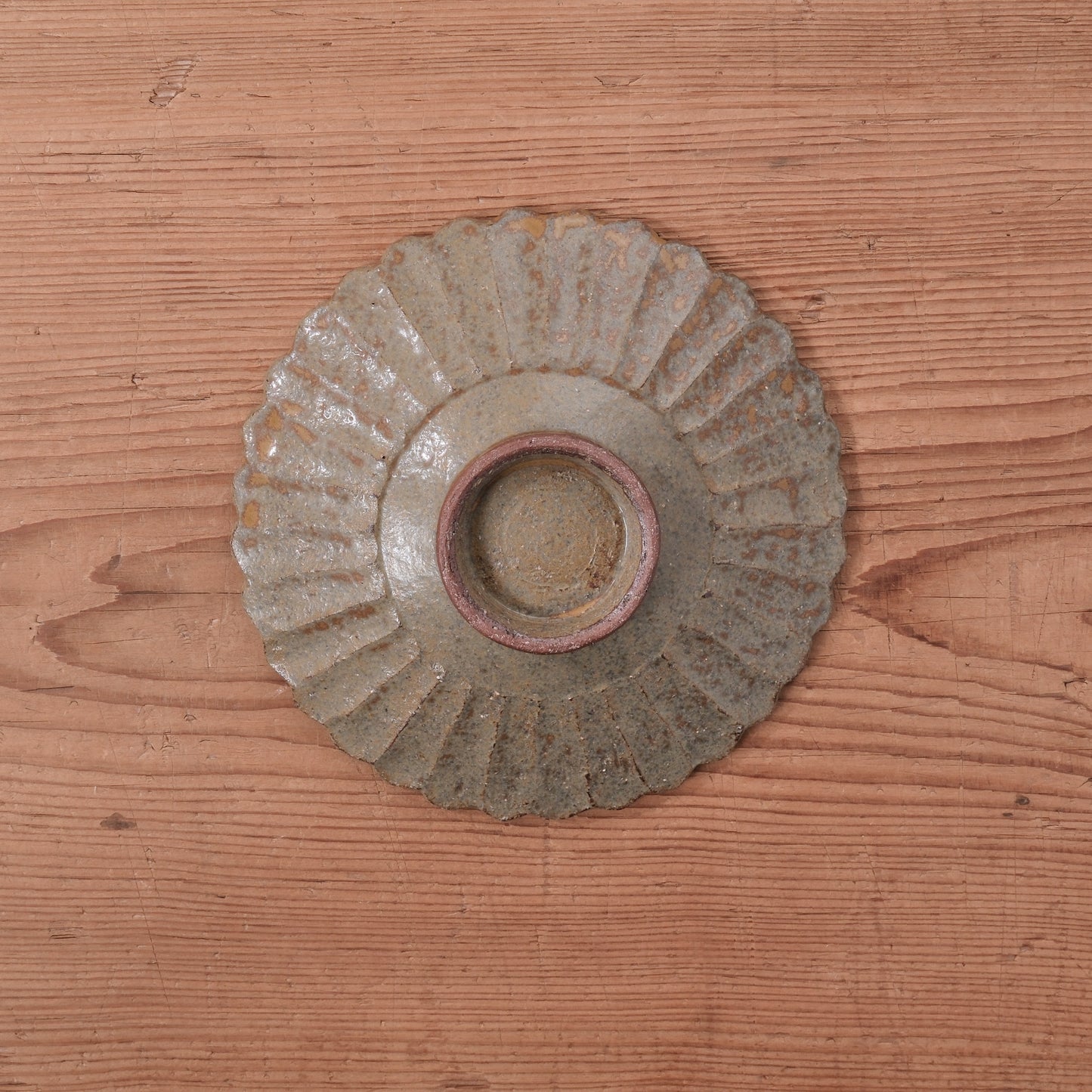 [ てしま島苑 ] 型打皿-小 本鷹唐辛子釉-2