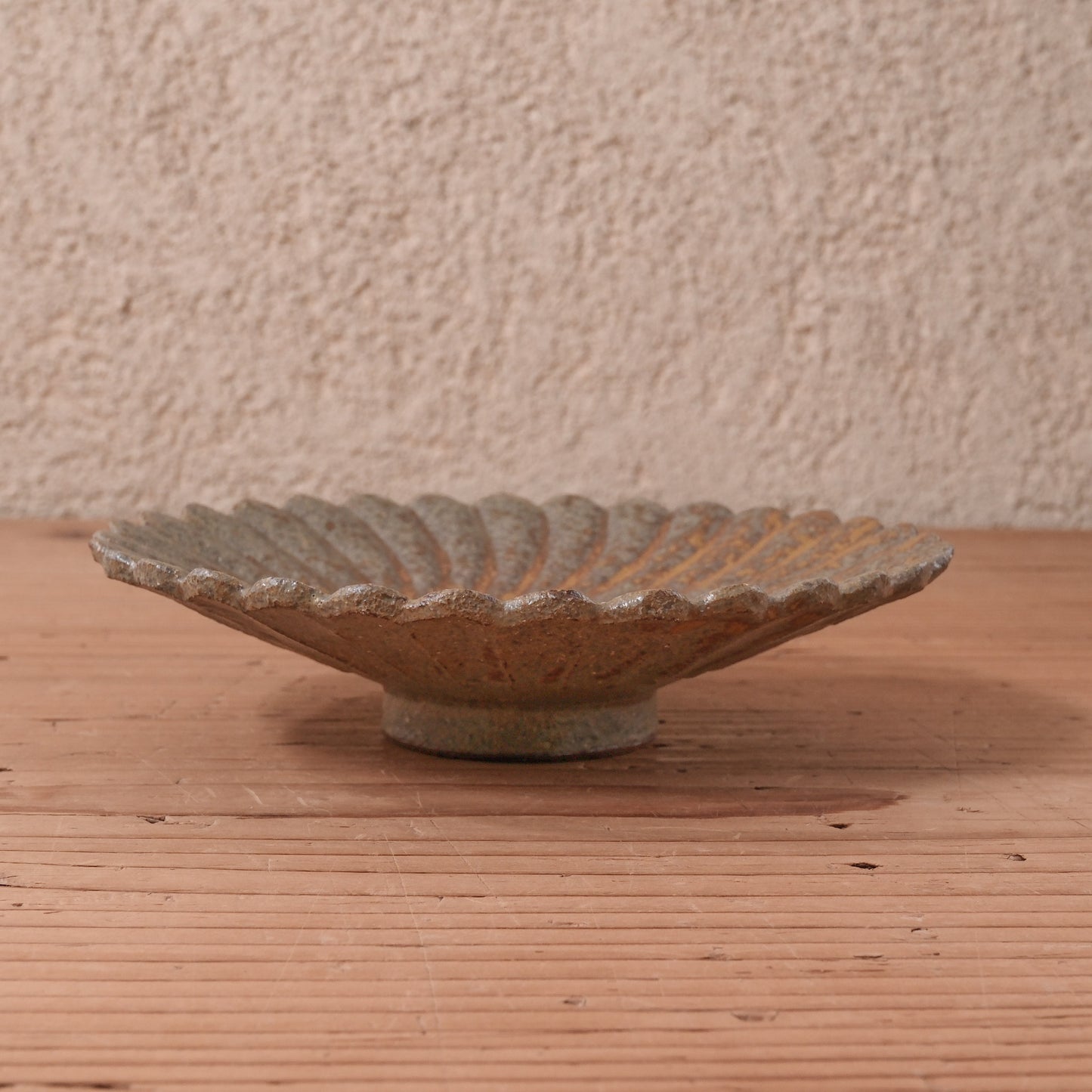 [ てしま島苑 ] 型打皿-小 本鷹唐辛子釉-2