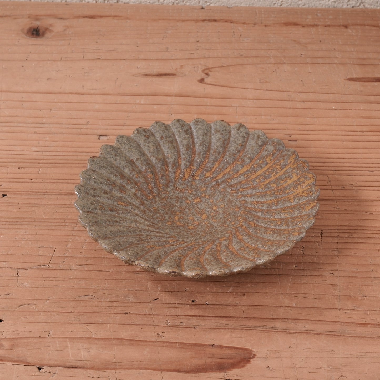 [ てしま島苑 ] 型打皿-小 本鷹唐辛子釉-2