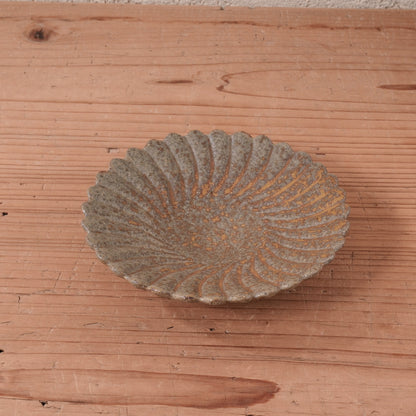 [ てしま島苑 ] 型打皿-小 本鷹唐辛子釉-2