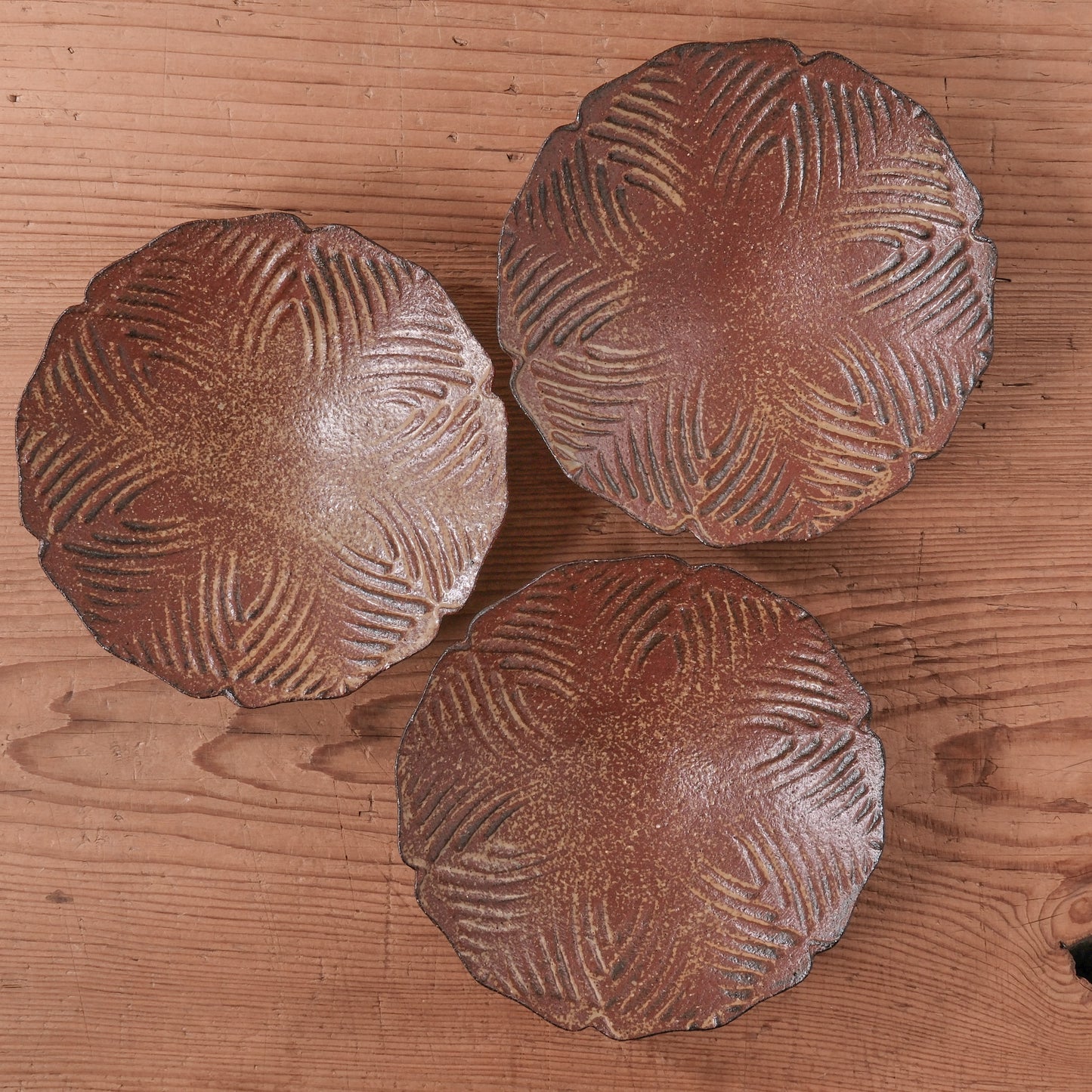 [ てしま島苑 ] 型打皿-小 背高泡立草-1