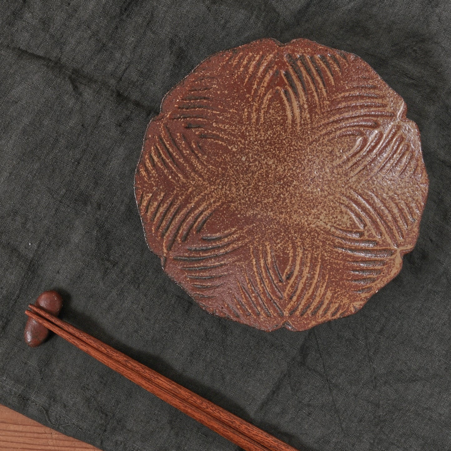 [ てしま島苑 ] 型打皿-小 背高泡立草-1