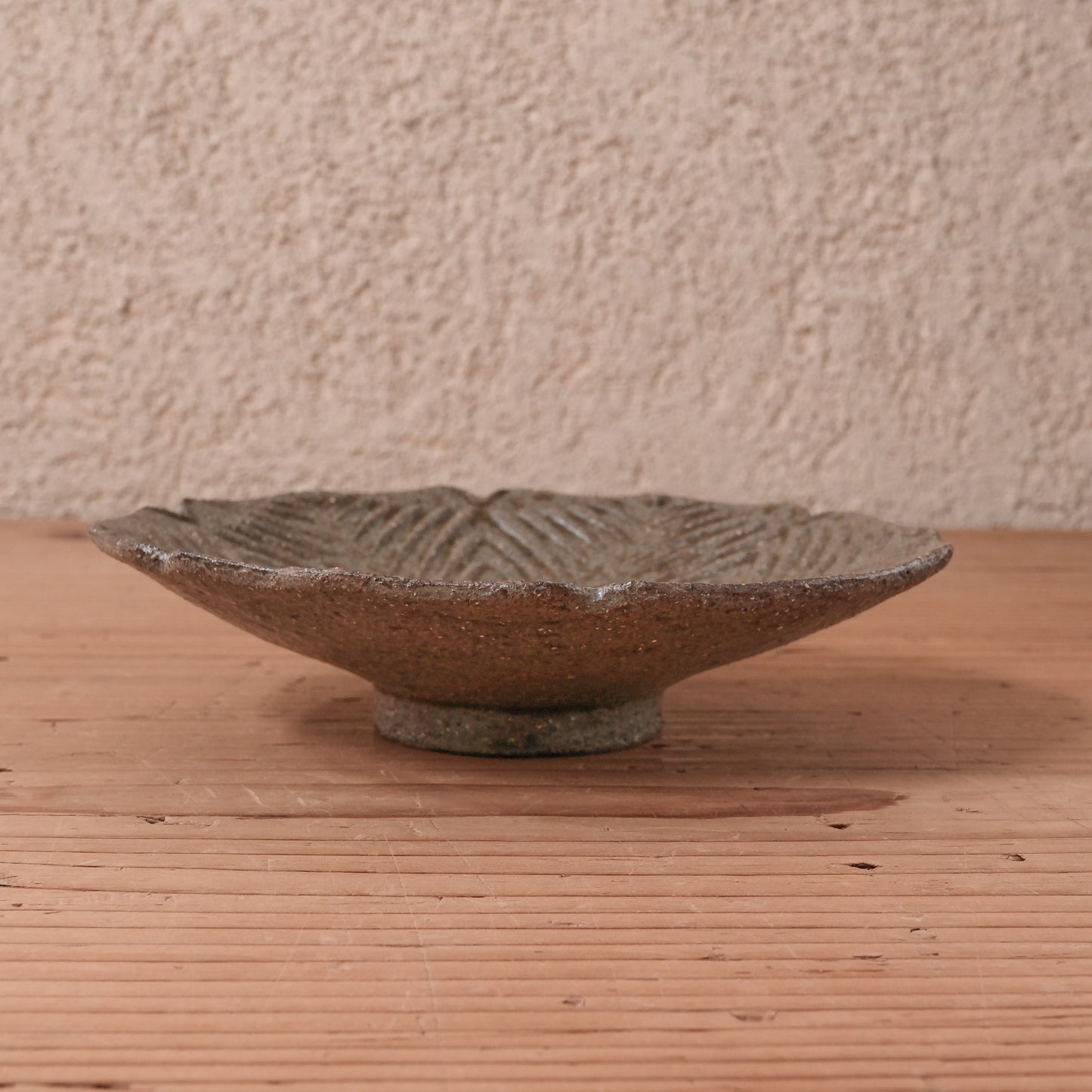 [ てしま島苑 ] 型打皿-小 背高泡立草-2