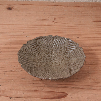 [ てしま島苑 ] 型打皿-小 背高泡立草-2