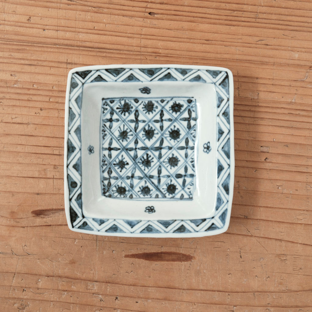 [ 柳川 謙治 ] 染付 華散し 四方皿