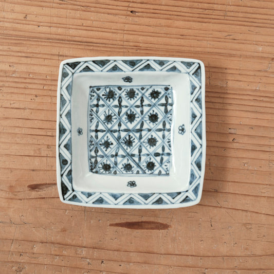 [ 柳川 謙治 ] 染付 華散し 四方皿