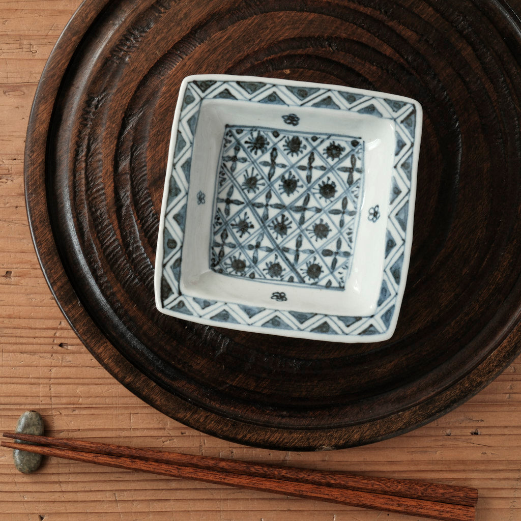 [ 柳川 謙治 ] 染付 華散し 四方皿