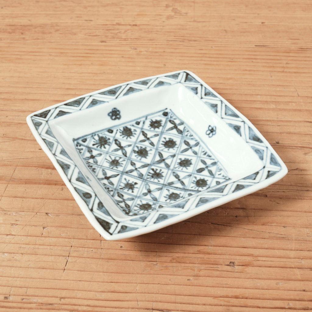 [ 柳川 謙治 ] 染付 華散し 四方皿