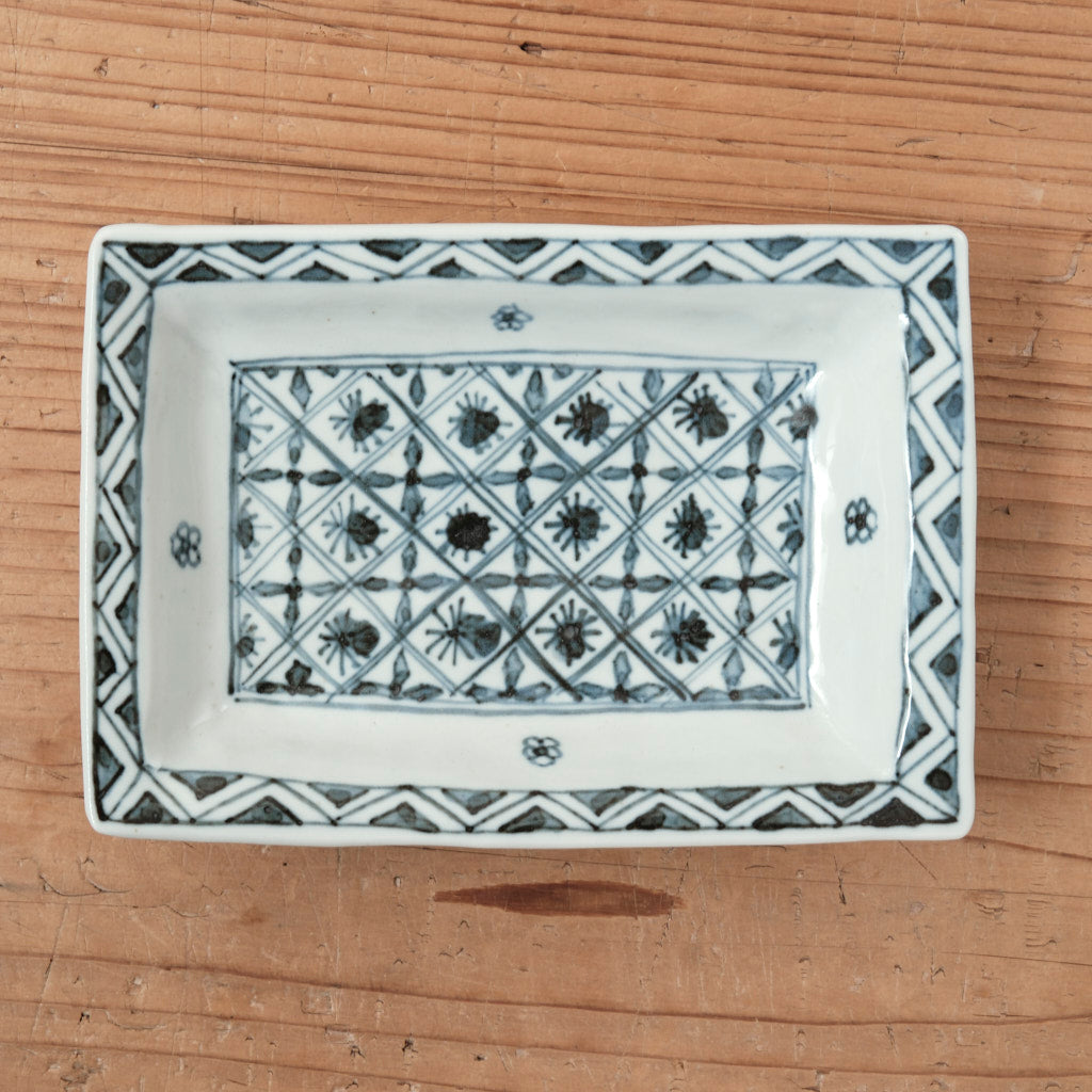 [ 柳川 謙治 ] 染付 華散し 長四方皿-1