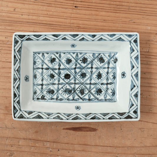 [ 柳川 謙治 ] 染付 華散し 長四方皿-1