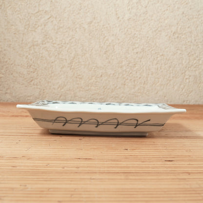 [ 柳川 謙治 ] 染付 華散し 長四方皿-1