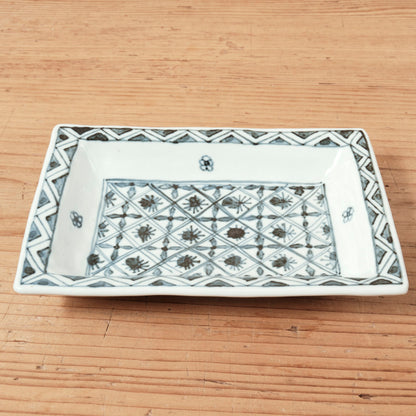 [ 柳川 謙治 ] 染付 華散し 長四方皿-1