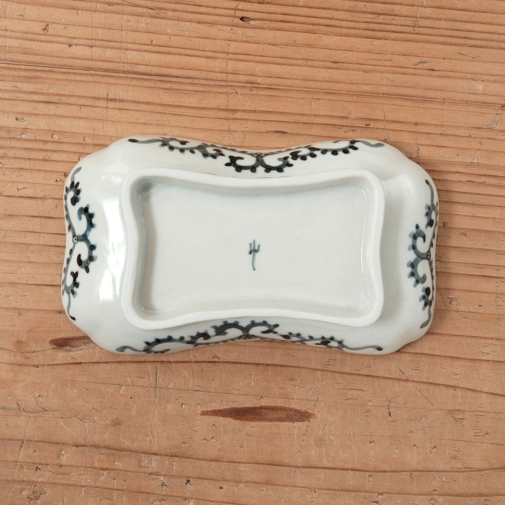 [ 柳川 謙治 ] 染付 笹文 隅切長四方皿