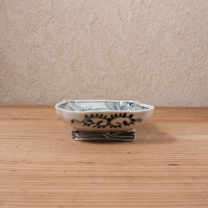 [ 柳川 謙治 ] 染付 笹文 隅切長四方皿