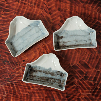 [ 柳川 謙治 ] 染付 富士山形 豆皿