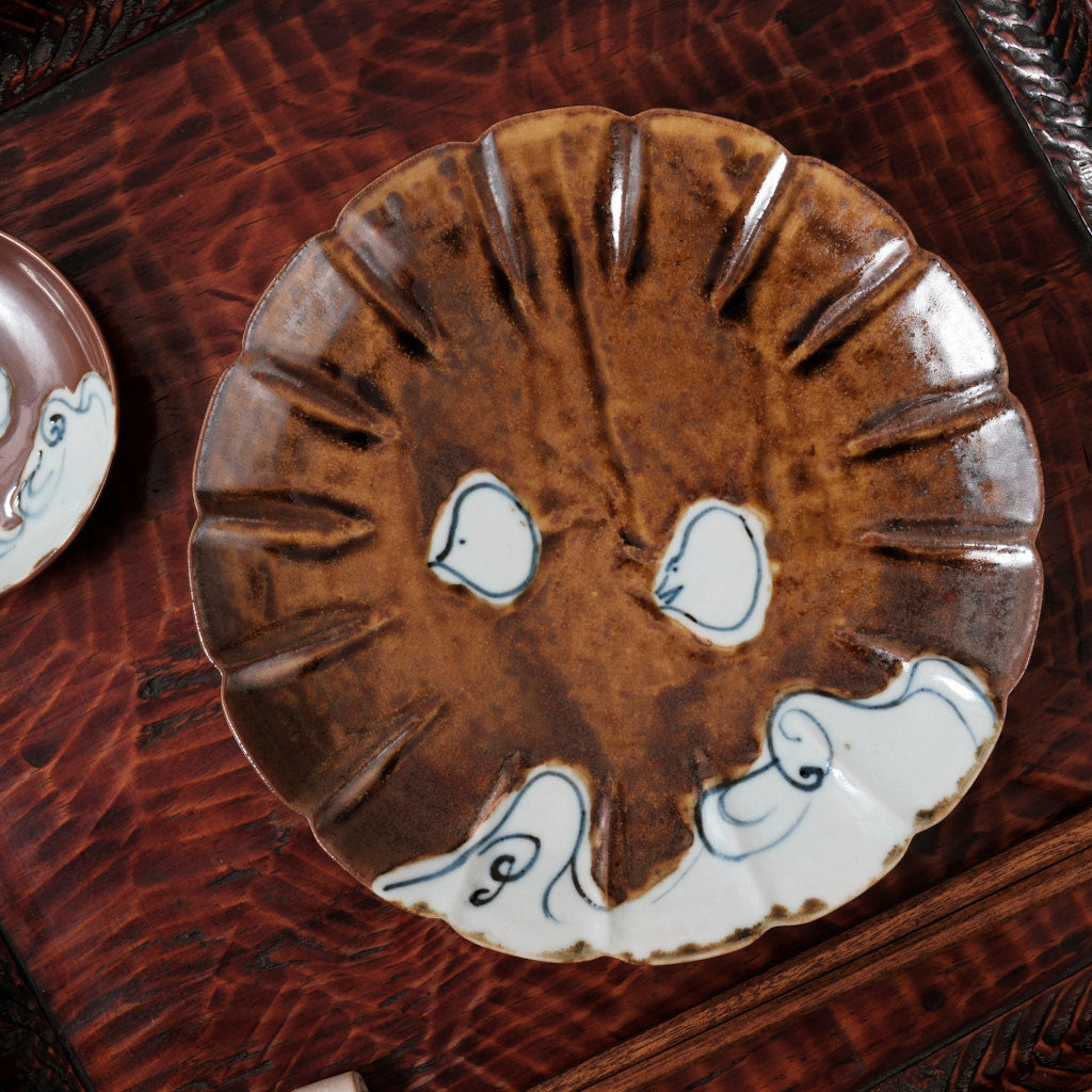 [ 柳川 謙治 ] 染付 輪花飴釉波千鳥 六寸五分皿