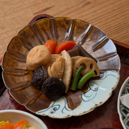 [ 柳川 謙治 ] 染付 輪花飴釉波千鳥 六寸五分皿