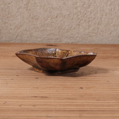 [ 柳川 謙治 ] 飴釉 蝶図 隅切豆皿