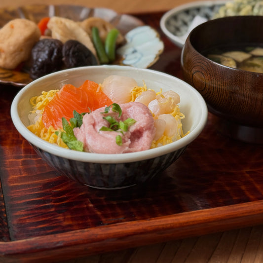 [ 柳川 謙治 ] 染付 瑠璃地鎬 楕円小鉢