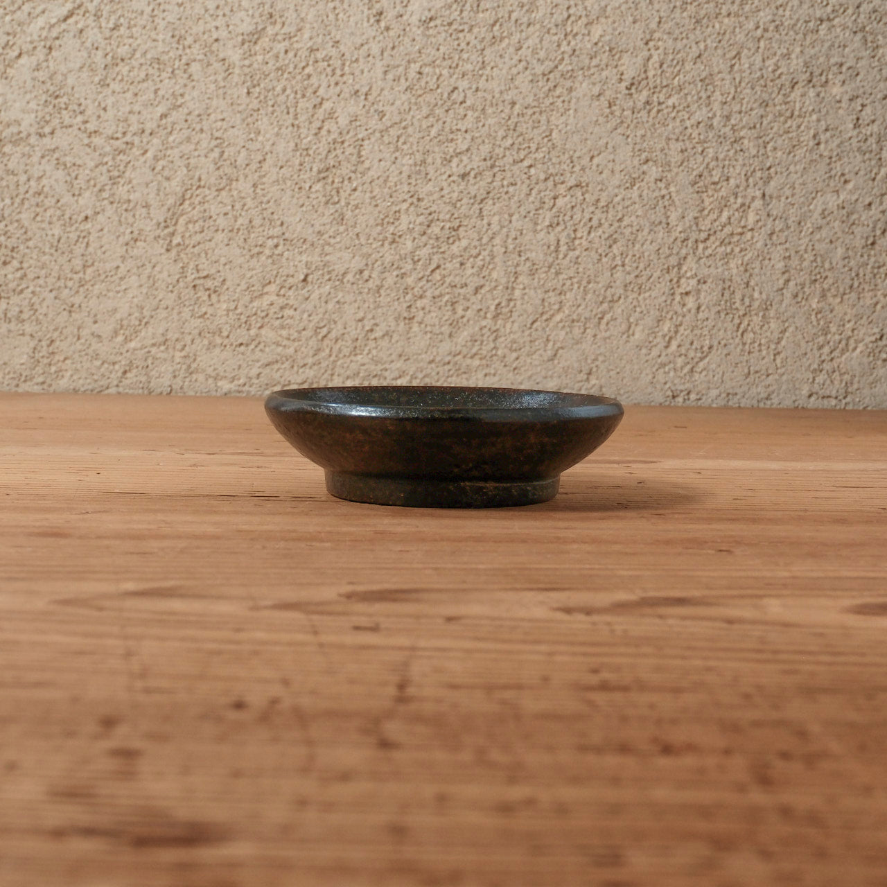 [ 出口 結莉 ] 陶胎漆器 丸小皿-黒
