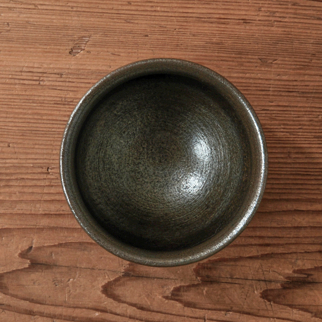 [ 出口 結莉 ] 陶胎漆器 湯呑(中)-いぶし銀02