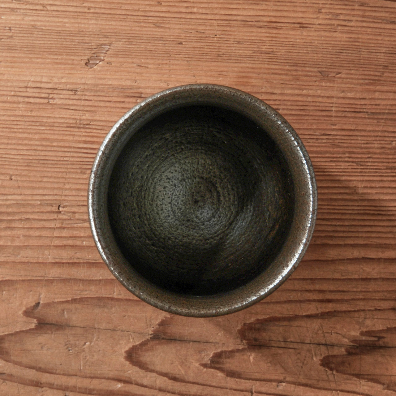 [ 出口 結莉 ] 陶胎漆器 湯呑(中)-いぶし銀04