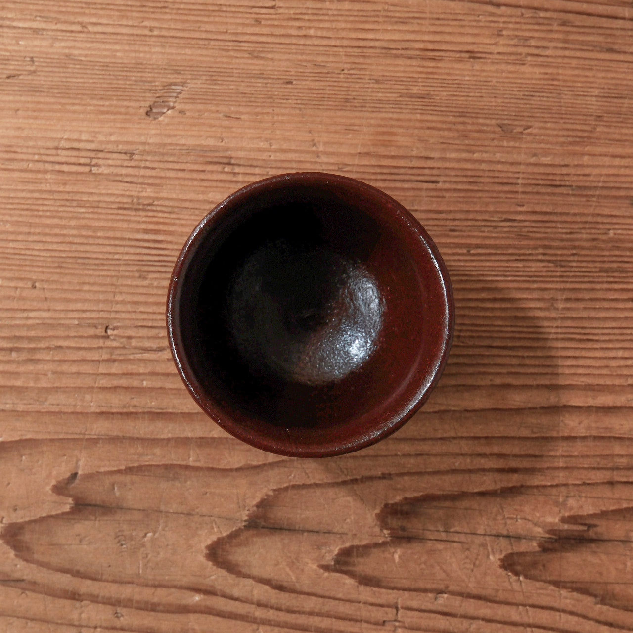 [ 出口 結莉 ] 陶胎漆器 ぐい呑み-朱