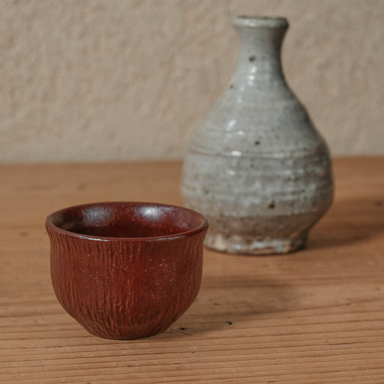 [ 出口 結莉 ] 陶胎漆器 ぐい呑み-朱