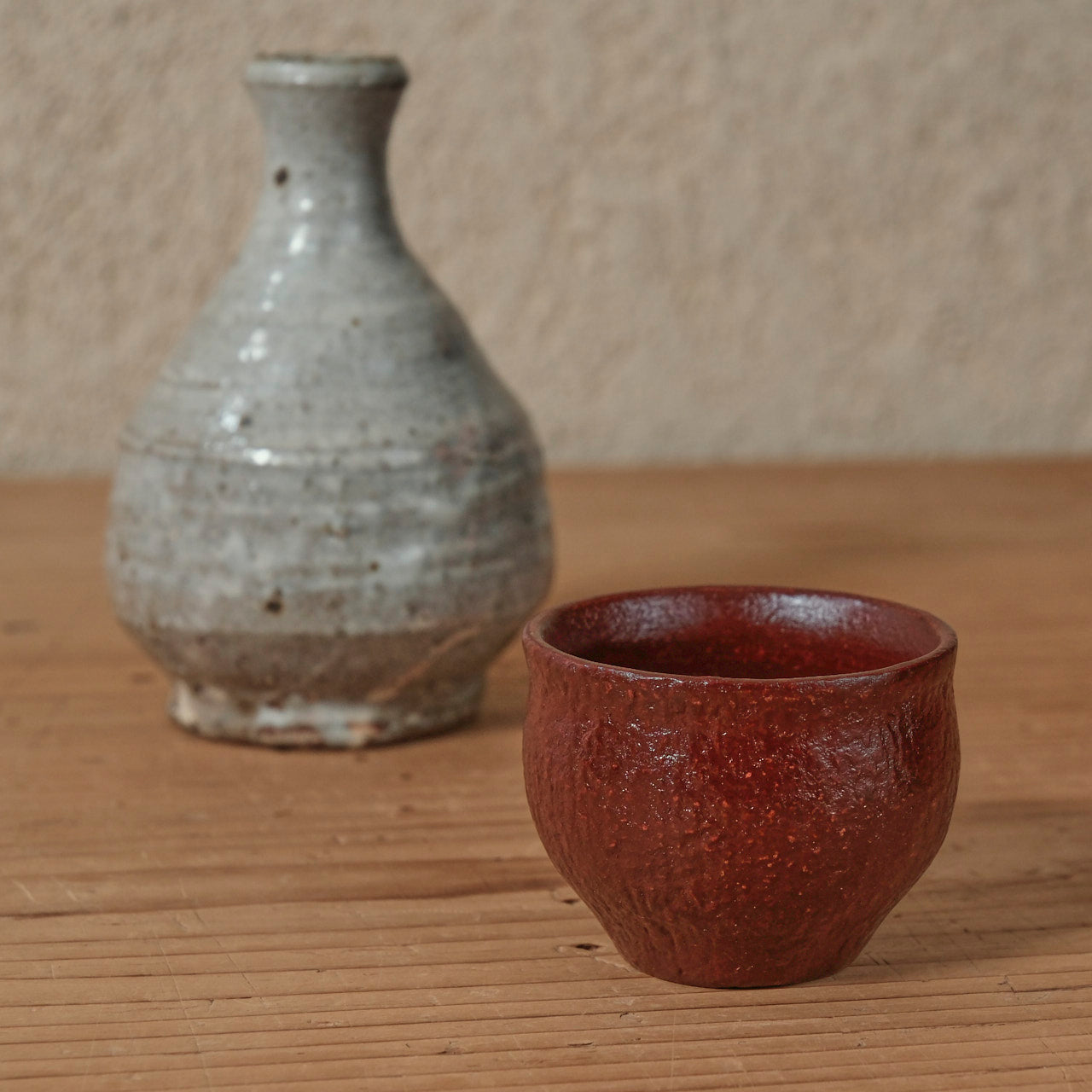 [ 出口 結莉 ] 陶胎漆器 ぐい呑み-朱02