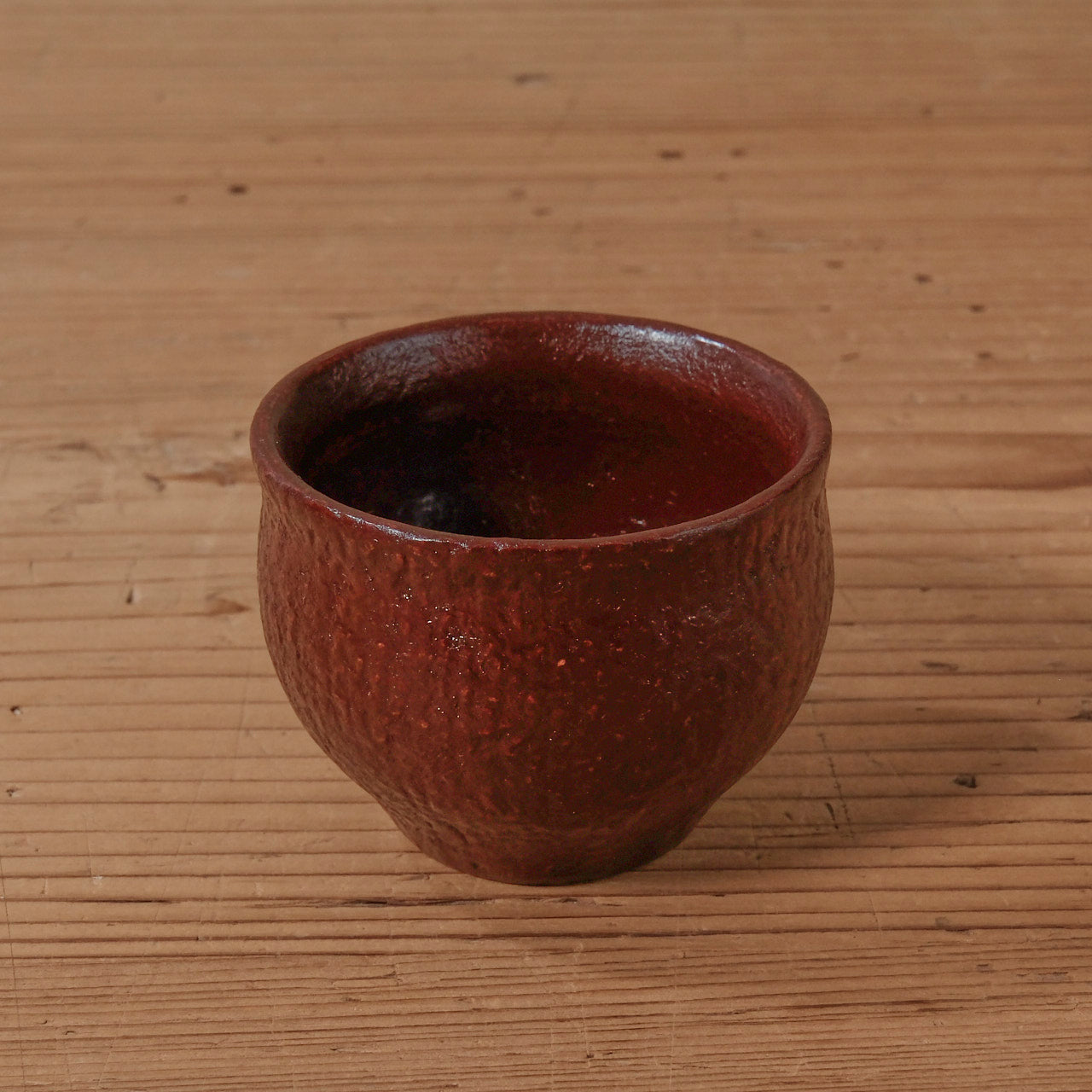 [ 出口 結莉 ] 陶胎漆器 ぐい呑み-朱02