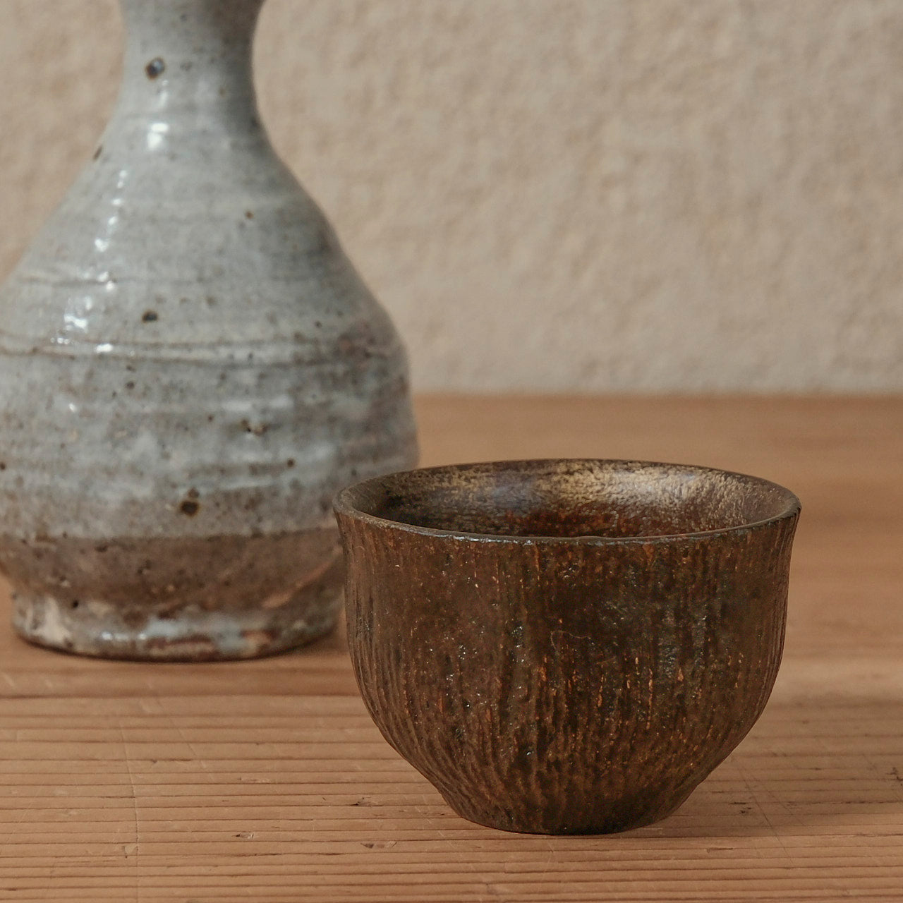 [ 出口 結莉 ] 陶胎漆器 ぐい呑み-黒02