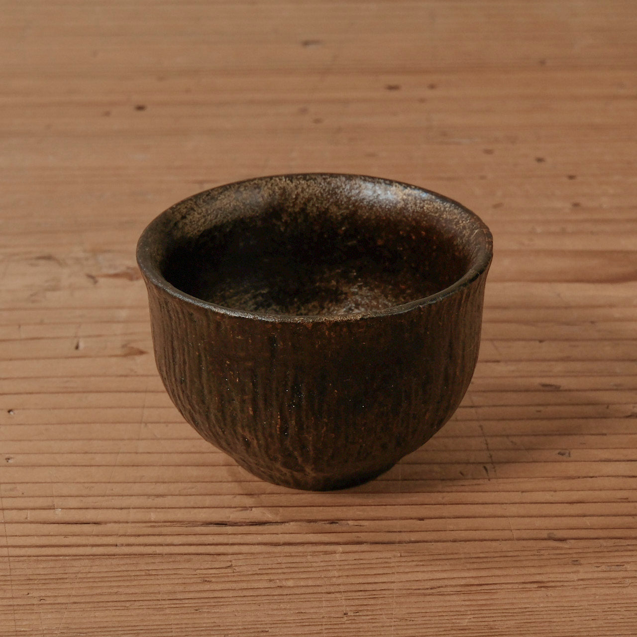 [ 出口 結莉 ] 陶胎漆器 ぐい呑み-黒02