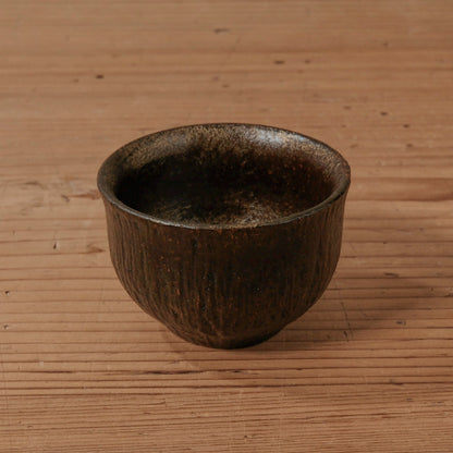 [ 出口 結莉 ] 陶胎漆器 ぐい呑み-黒02
